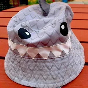 Five for 25 gray  shark button hat with ties